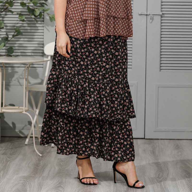 Plus Size Ditsy Floral Tiered Maxi Skirt