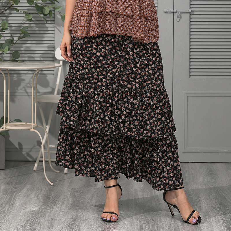 Plus Size Ditsy Floral Tiered Maxi Skirt